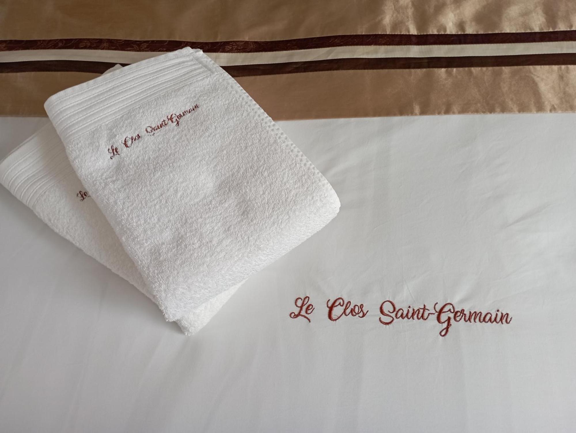 Le Clos Saint-Germain Rugles エクステリア 写真