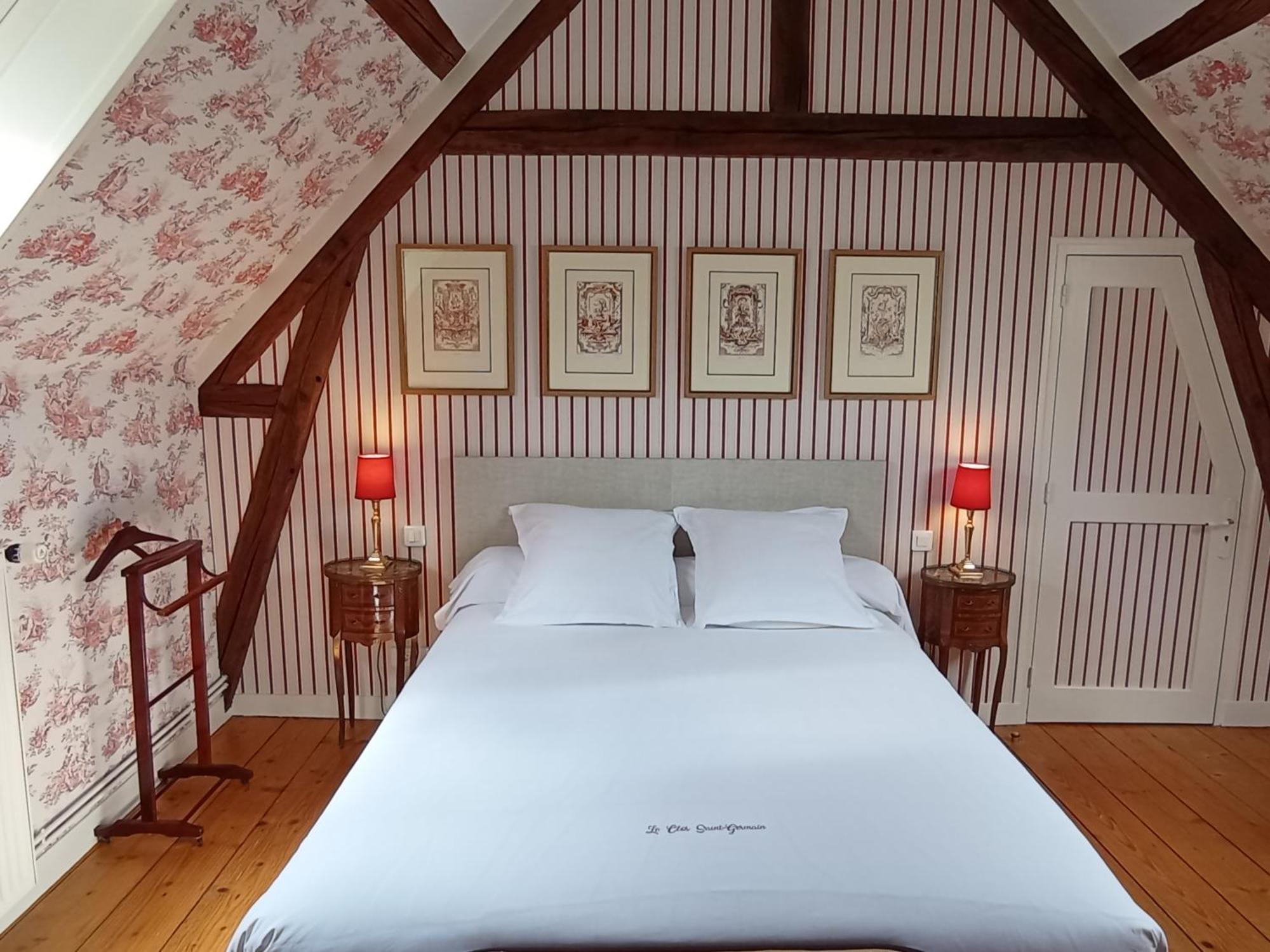 Le Clos Saint-Germain Rugles エクステリア 写真